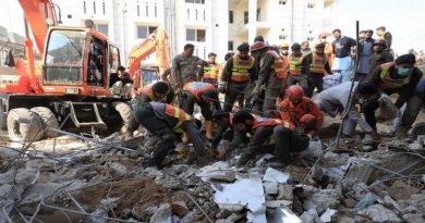 Asciende a 93 el número de fallecidos por ataque a mezquita en Pakistán